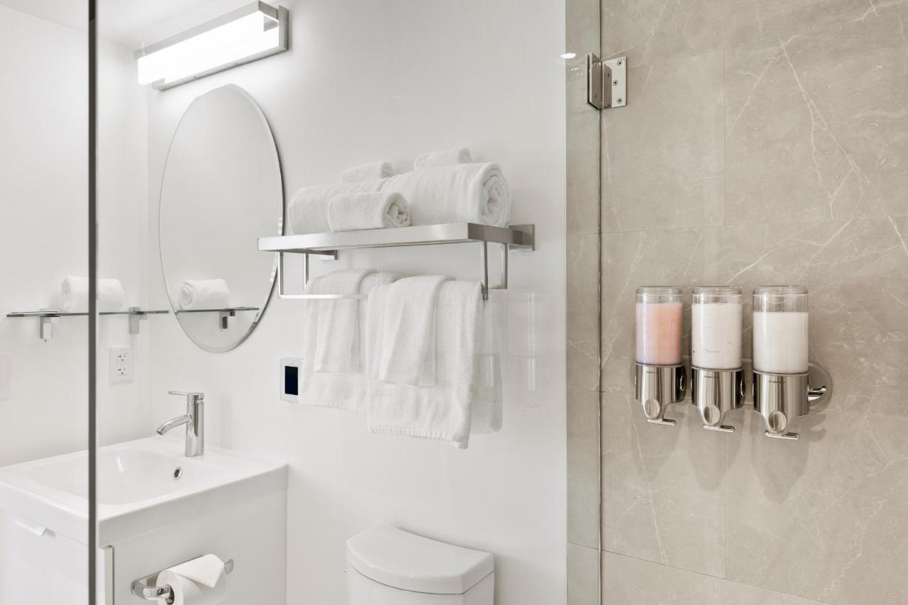 Boutique Room Steps From Downtown Mall Rose Jean Room 3 Шарлотсвил Екстериор снимка