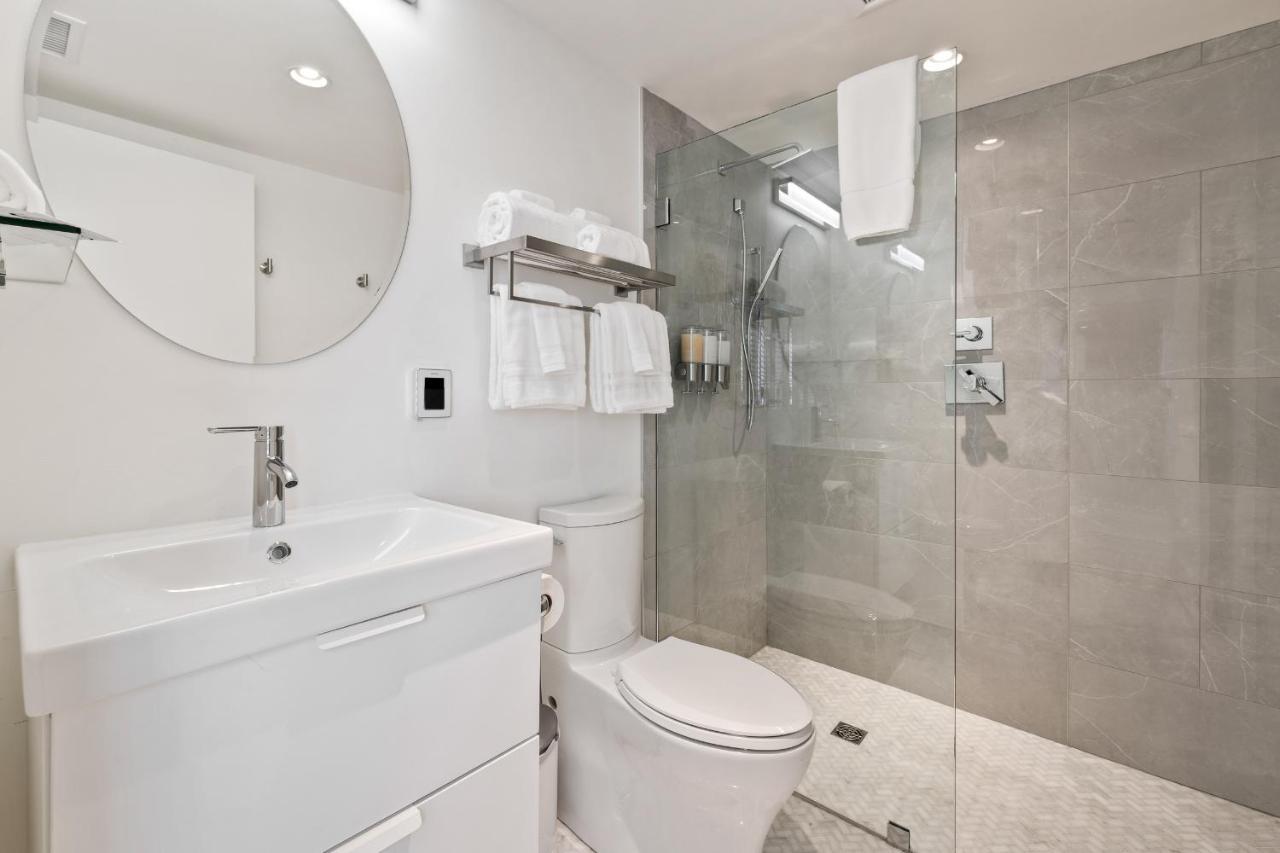 Boutique Room Steps From Downtown Mall Rose Jean Room 3 Шарлотсвил Екстериор снимка