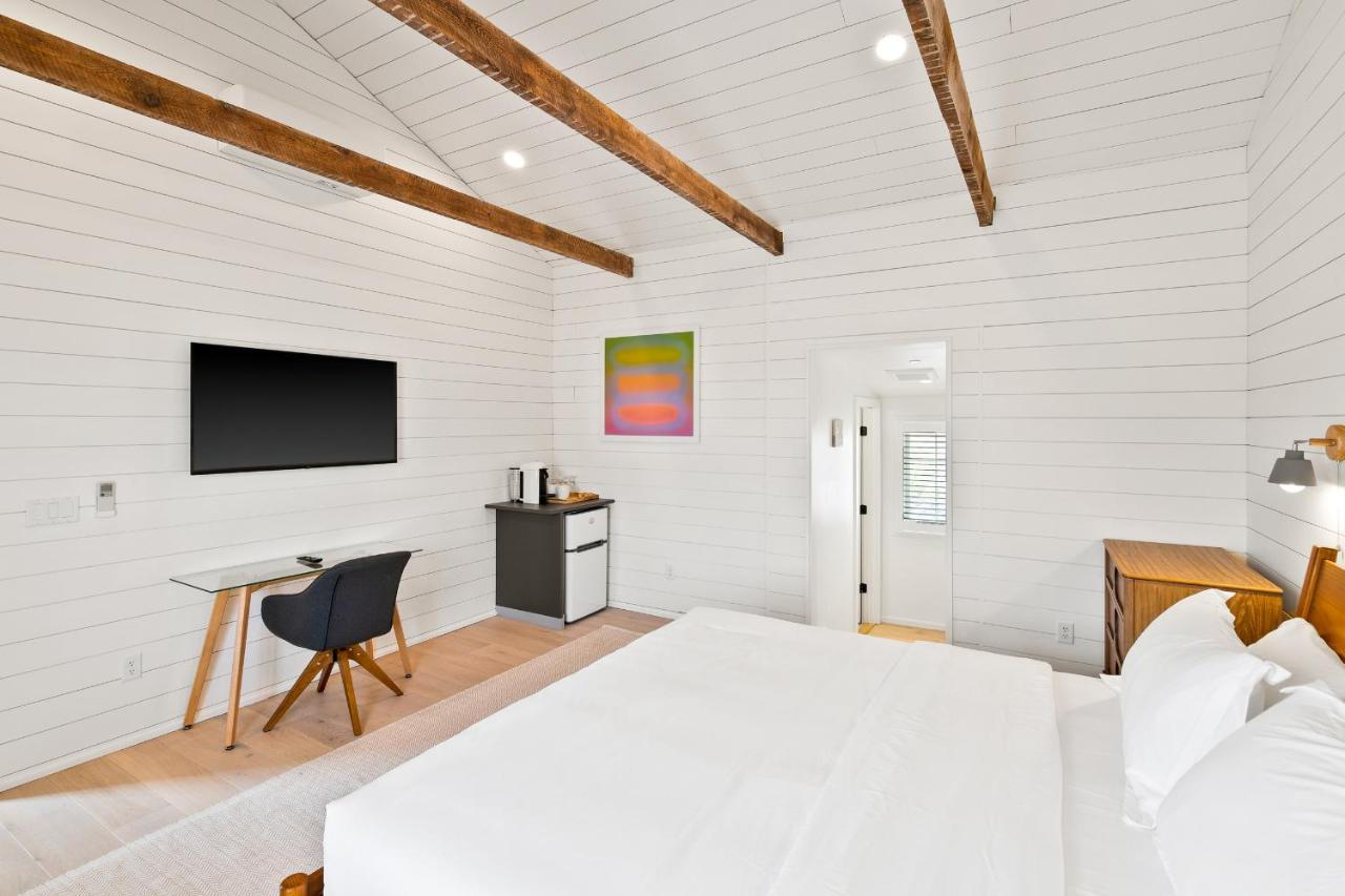 Boutique Room Steps From Downtown Mall Rose Jean Room 3 Шарлотсвил Екстериор снимка