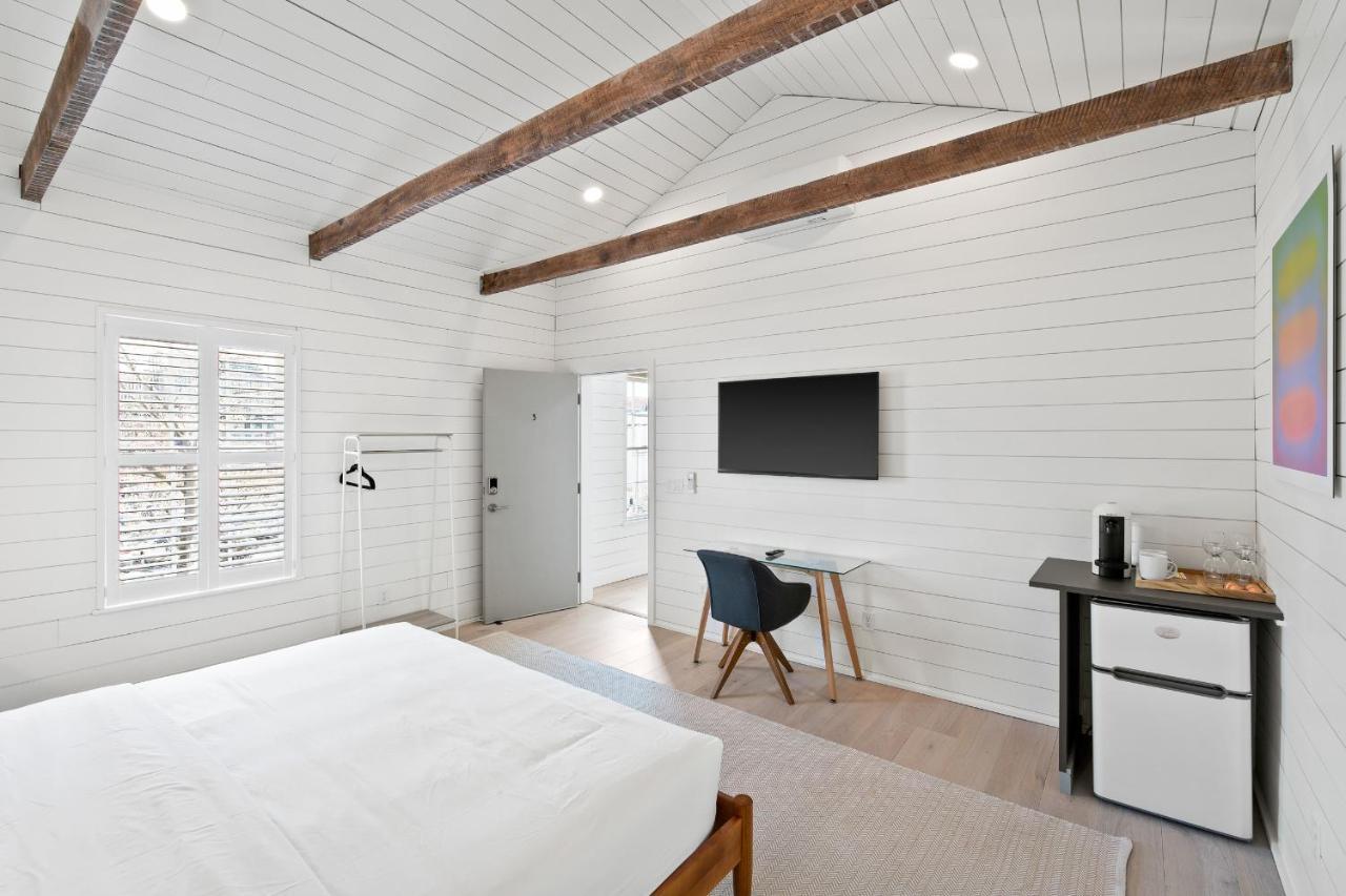 Boutique Room Steps From Downtown Mall Rose Jean Room 3 Шарлотсвил Екстериор снимка