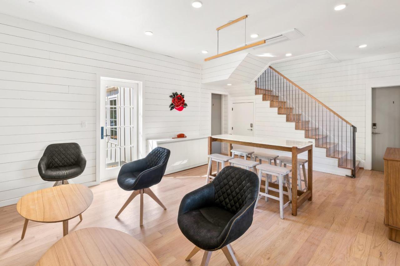 Boutique Room Steps From Downtown Mall Rose Jean Room 3 Шарлотсвил Екстериор снимка